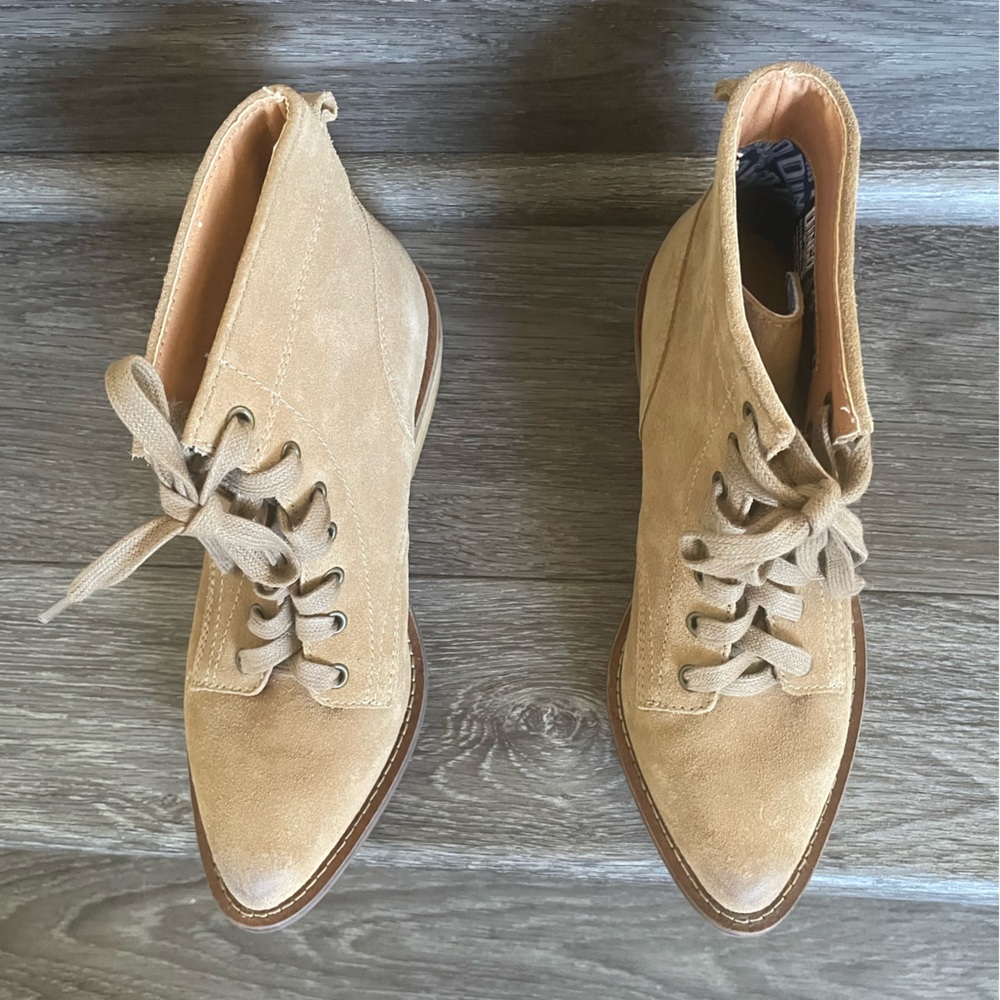 Dingo (NWOT) Western Suede Lace-Up bootie Style